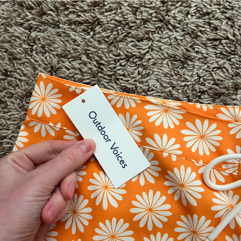 Outdoor Voices Men's Solarcool 6" Beach Boardshort in Apricot Floral - Picture 5 of 9